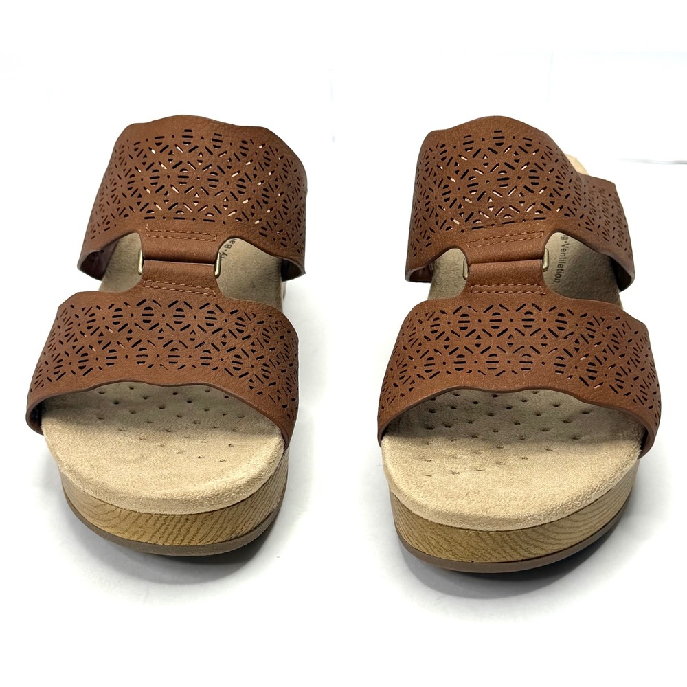 Easy Street Women's Rin Slip-Resistant Sandals Tan Size 7.5W NWT/BOX